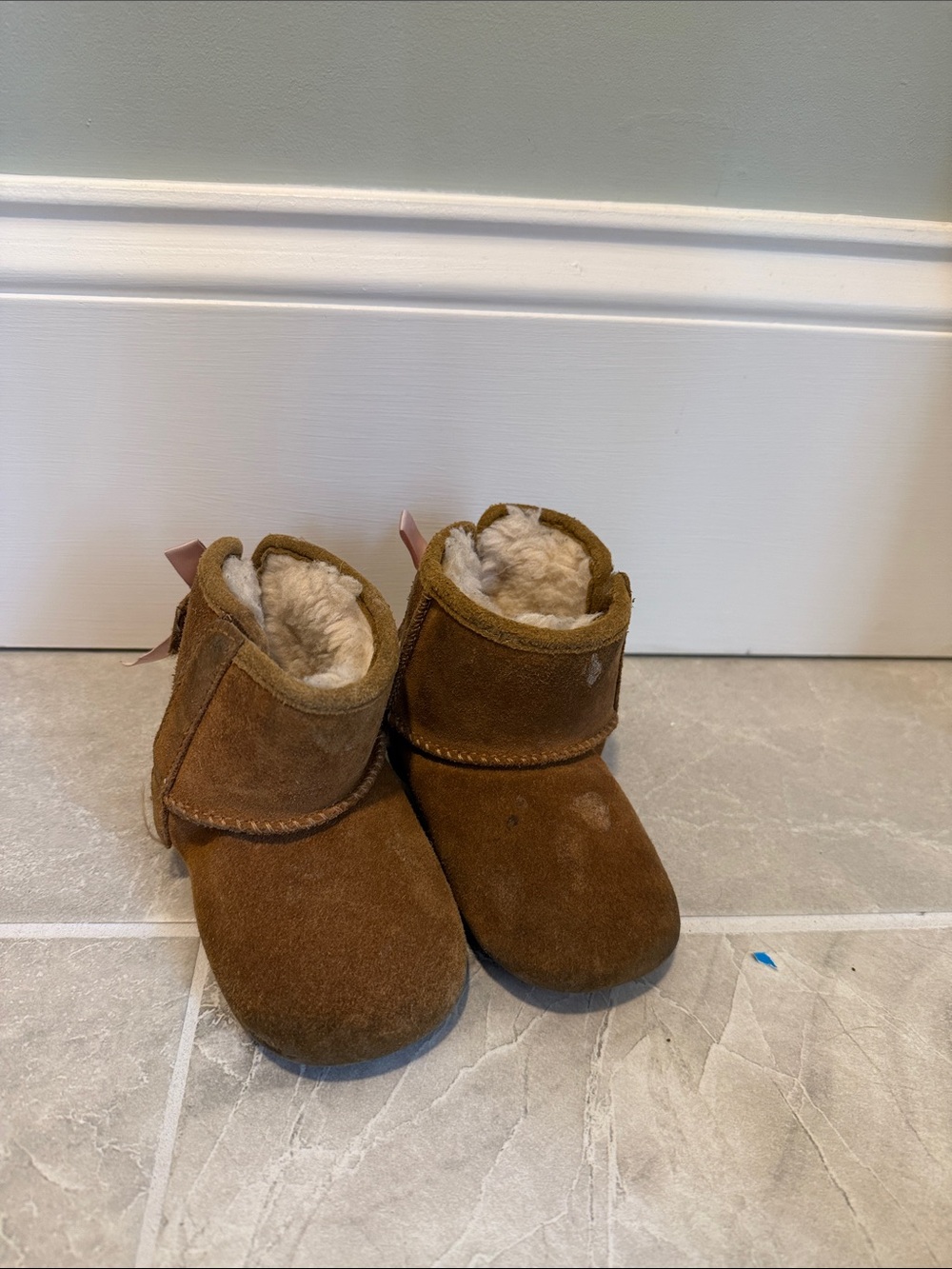 UGG baby boots size 4/5 Kids Cozy Faux-Shearling Suede Booties - Brown